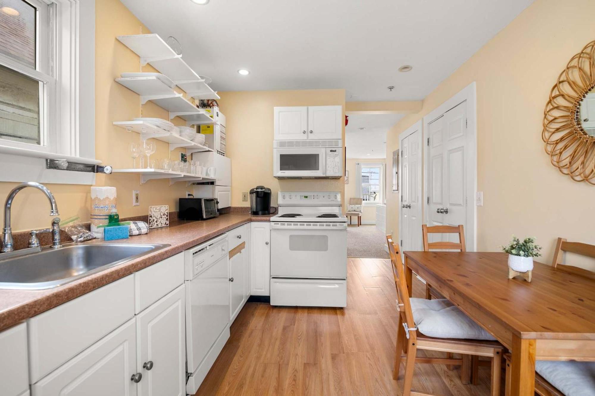 Apartamento Center Of Town Steps Away Private Deck Provincetown Exterior foto